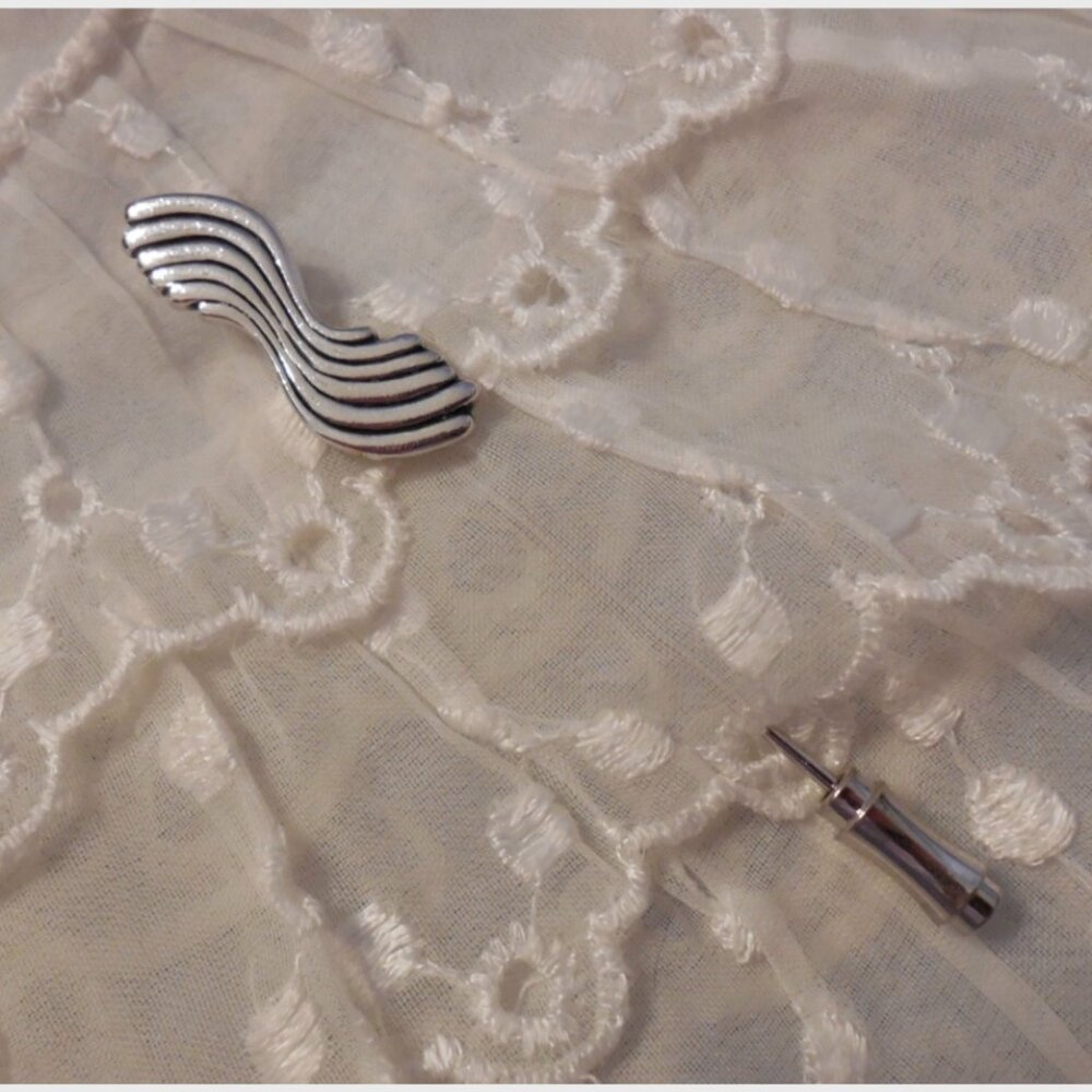 Sarah Coventry Fashion Twist Fantastic Silver Tone Vintage Stick Pin
